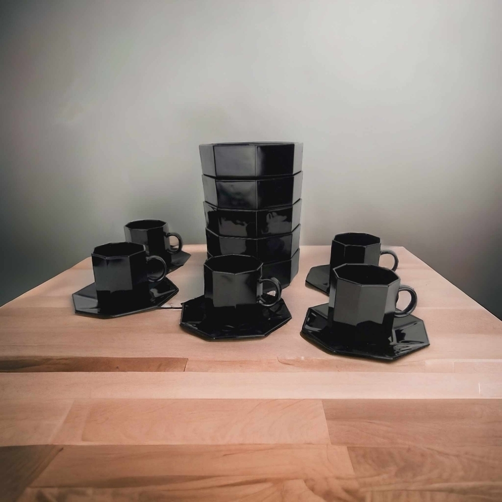 1980'S Arcoroc Octine Black glass octagon Made in France soups bowls mug saucers